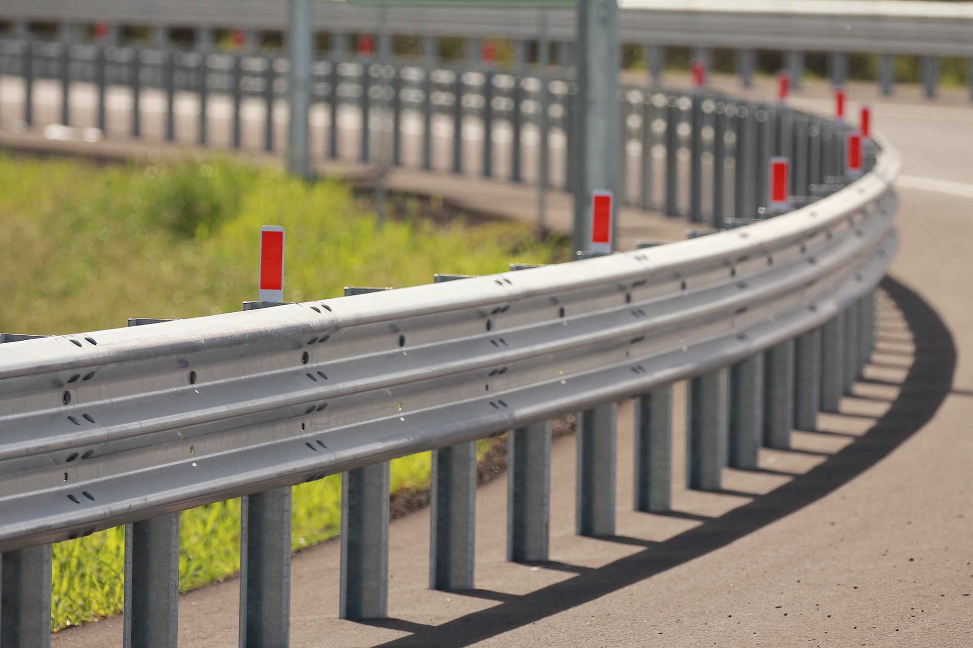 Guarding the Roads – High-Tech Crash Barriers for Enhanced Traffic Safety